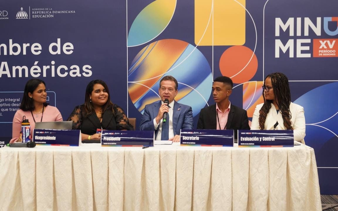 MINUME reconoce al ministro Víctor Bisonó por su apoyo al desarrollo de la educación dominicana
